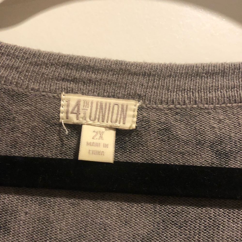 Black pattern sweater! - Picture 2 of 4